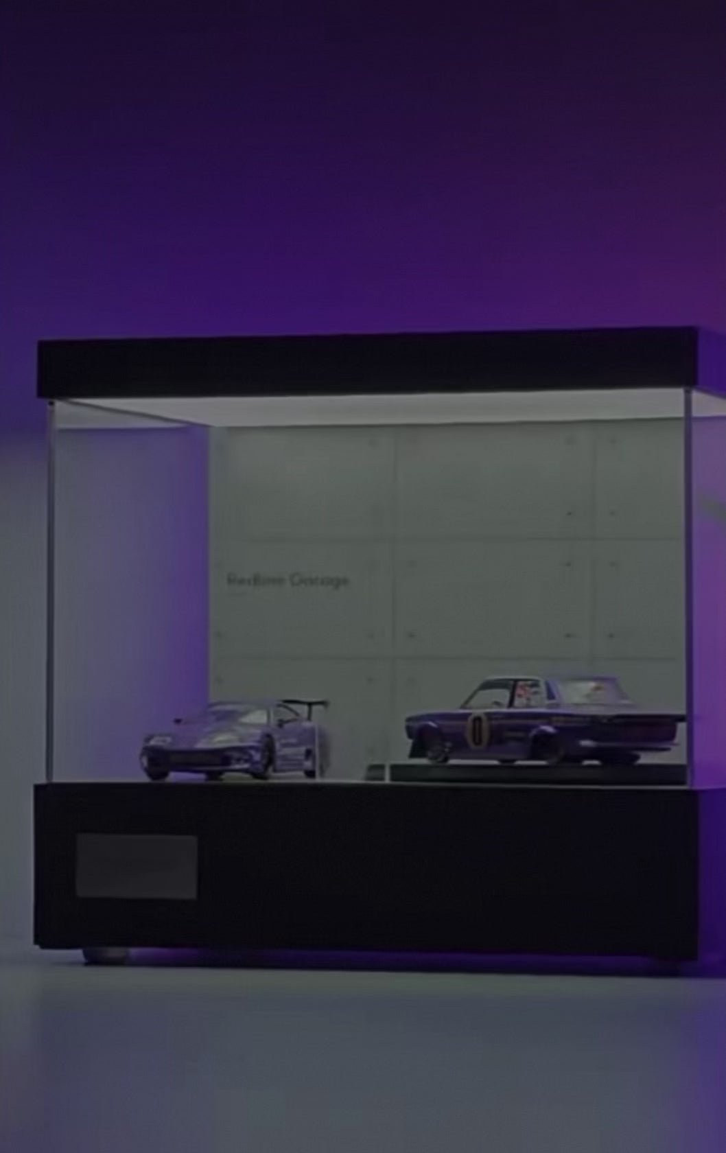 Otočná akrylová vitrína na modely aut v měřítku 1/64 | LED vitrína a garážový showroom